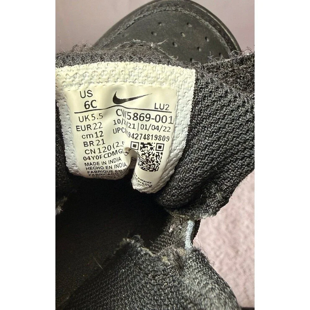 Nike black court